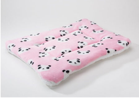 HKM-2541501 Cute Cartoon Lamb Cashmere and Flannel Universal Dog Mat