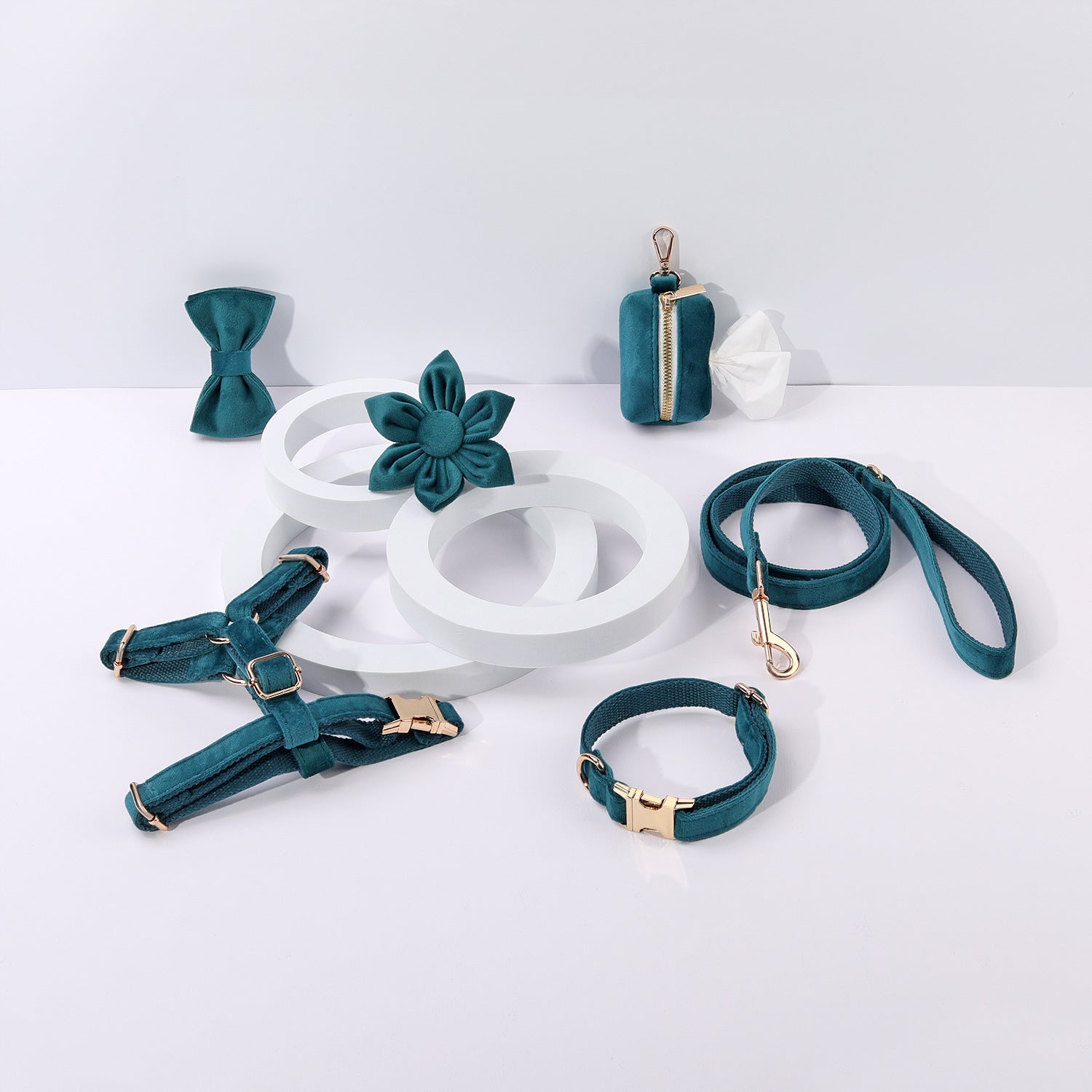 HKM-2639421 Classic Soft Velvet Pet Collar and Traction Rope Set with Bow Tie and Toilet Bag
