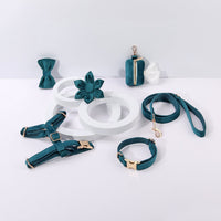 HKM-2639421 Classic Soft Velvet Pet Collar and Traction Rope Set with Bow Tie and Toilet Bag