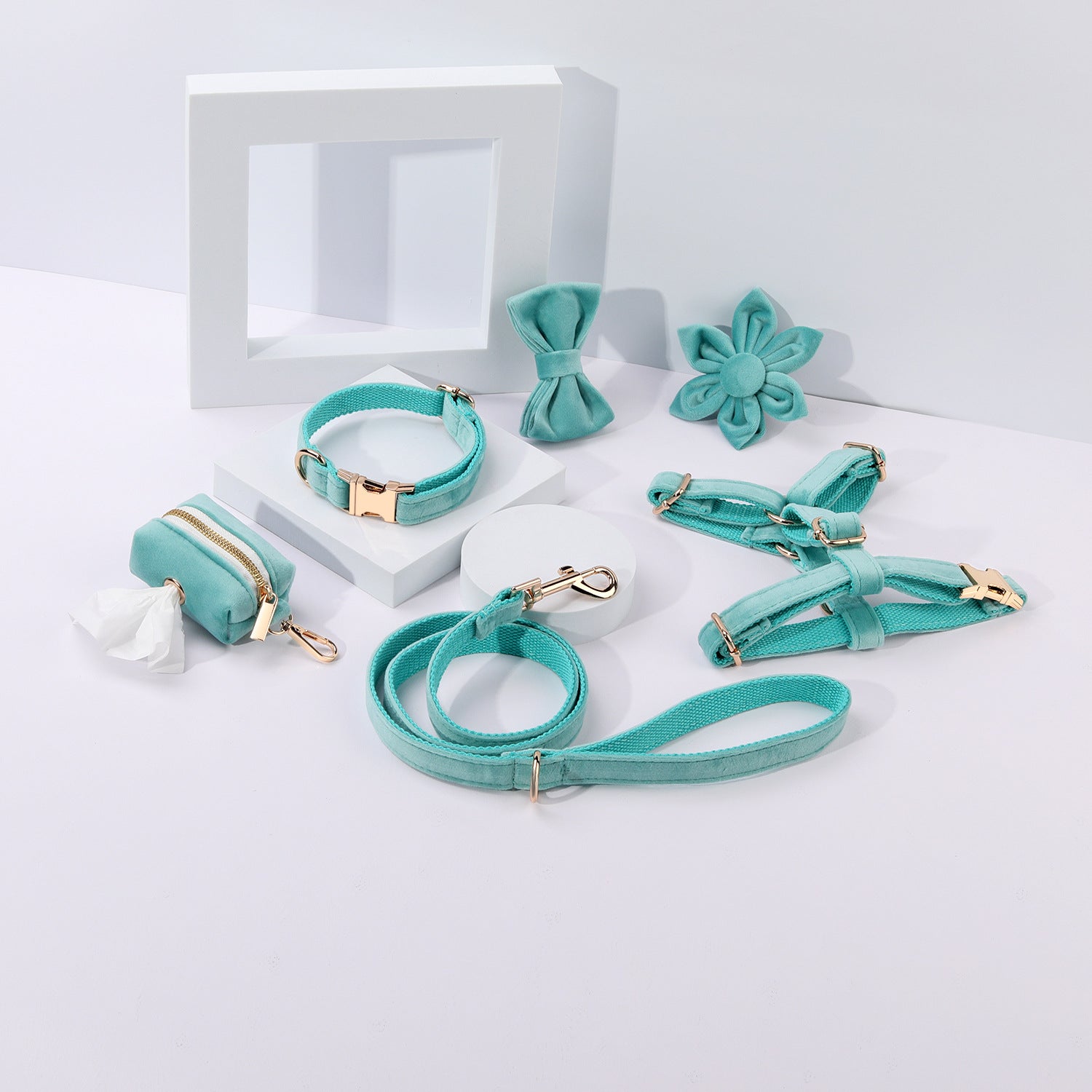 HKM-2639421 Classic Soft Velvet Pet Collar and Traction Rope Set with Bow Tie and Toilet Bag
