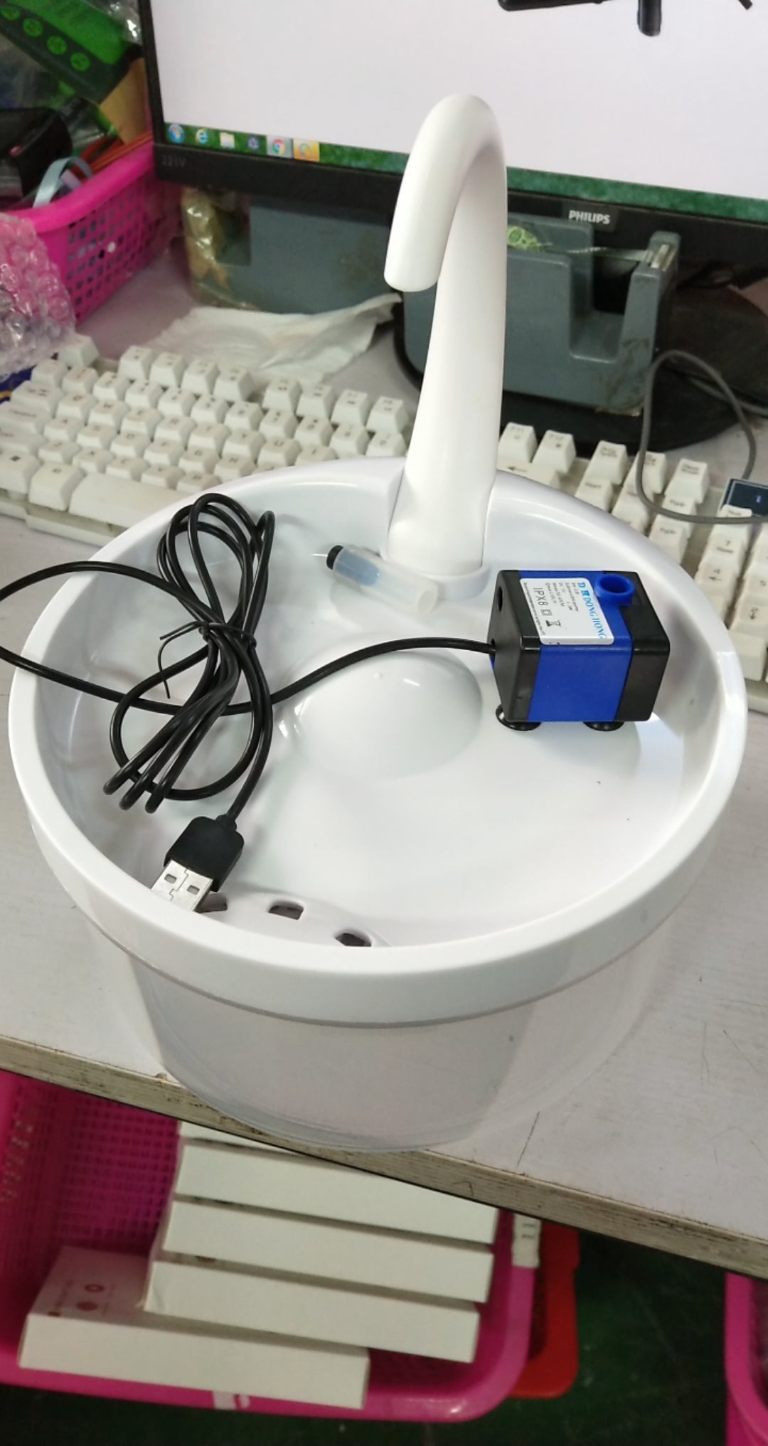 HKM-2661053 Swan Neck Automatic Pet Drinking Fountain with 2L Capacity and High-Efficiency Filtration System