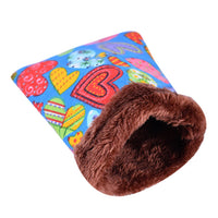 HKM-2667197 Cozy Arctic Velvet Sleeping Bag for Small Pets - Perfect for Hamsters, Squirrels, and More