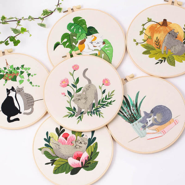 HKM-268691 Naughty Cat Cartoon Embroidery Pattern DIY Kit with Embroidery Frame - 30x30cm Canvas