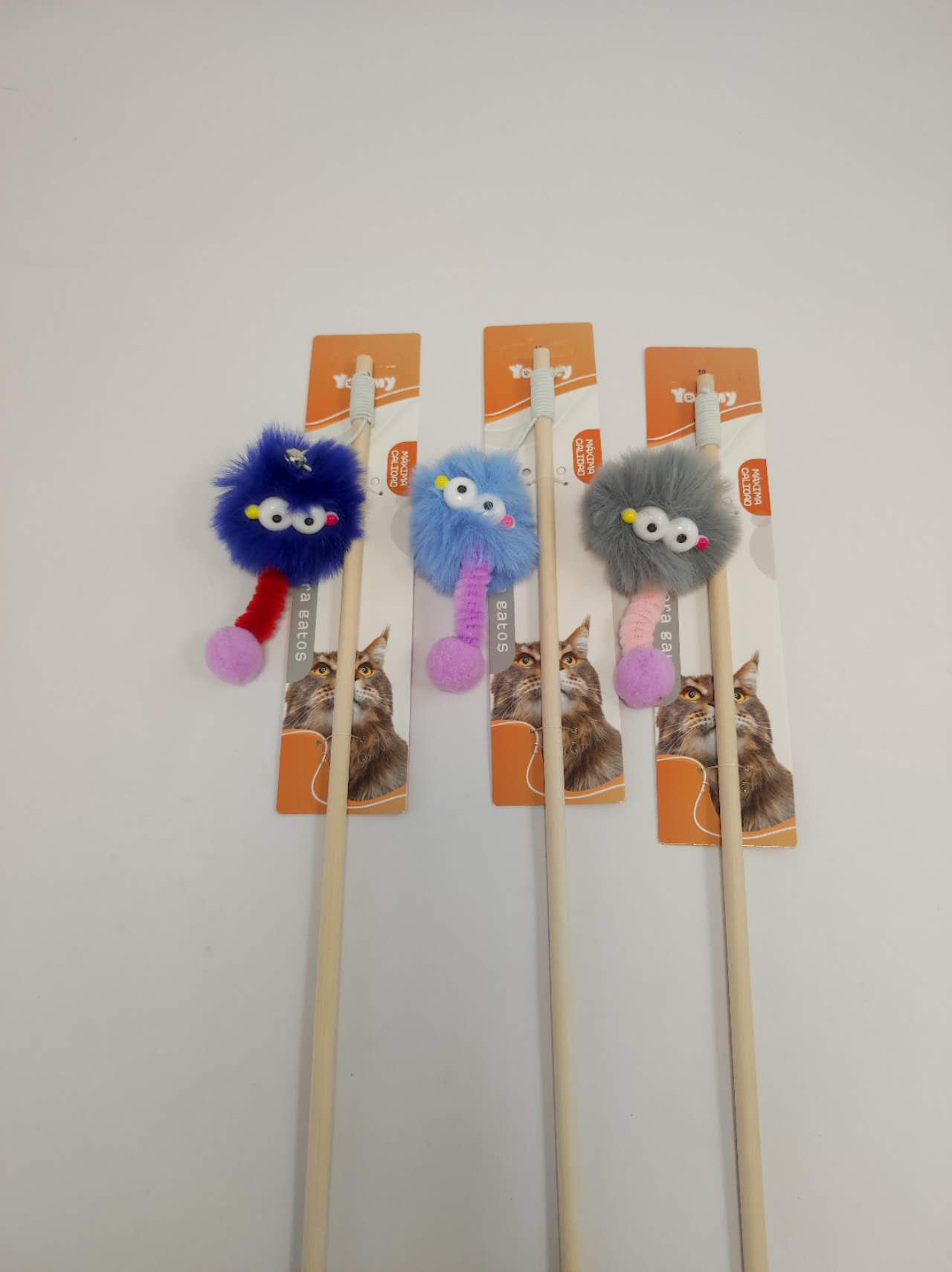 HKM-2737085 Big Eyes Interactive Cat Toy for Fun and Playful Engagement