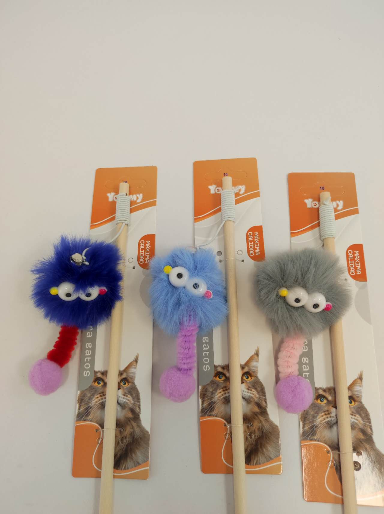 HKM-2737085 Big Eyes Interactive Cat Toy for Fun and Playful Engagement