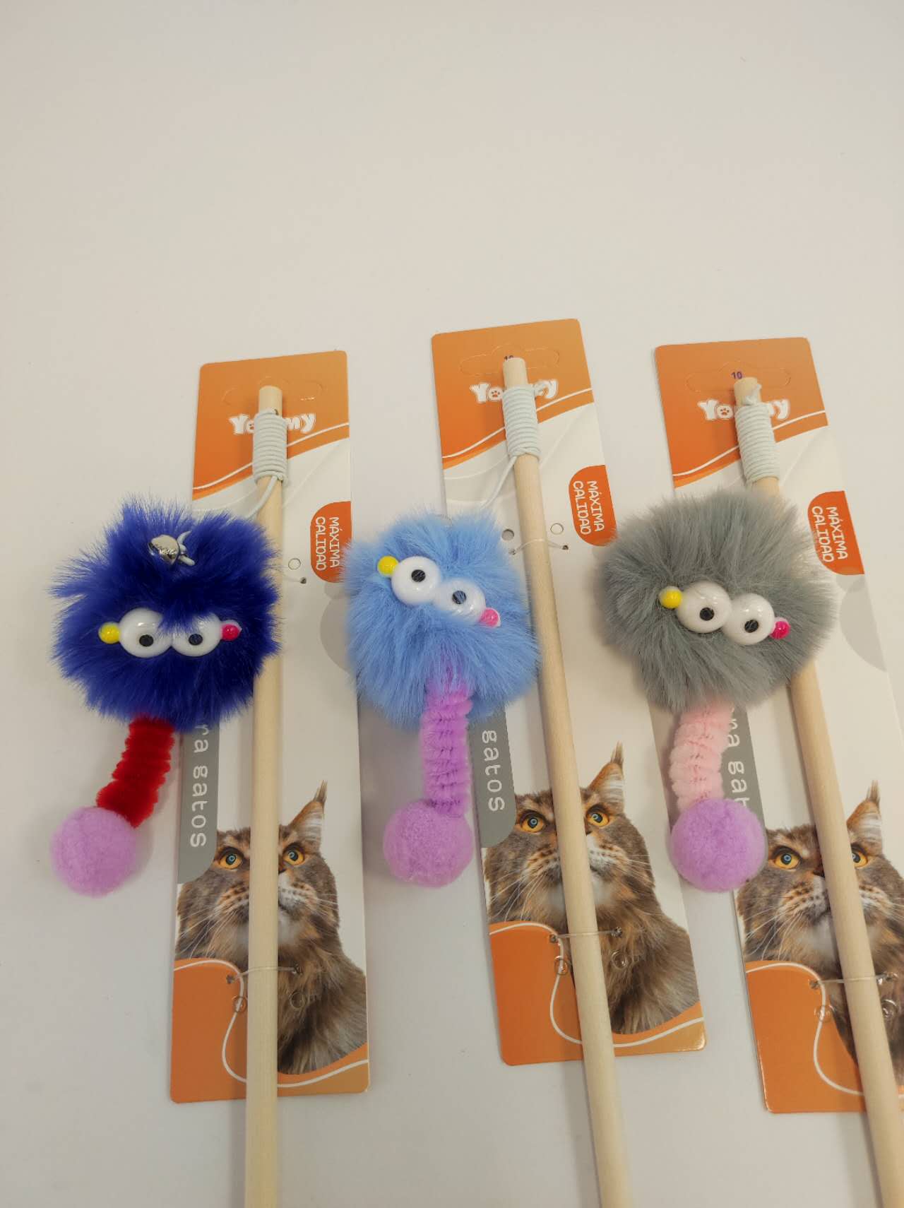 HKM-2737085 Big Eyes Interactive Cat Toy for Fun and Playful Engagement