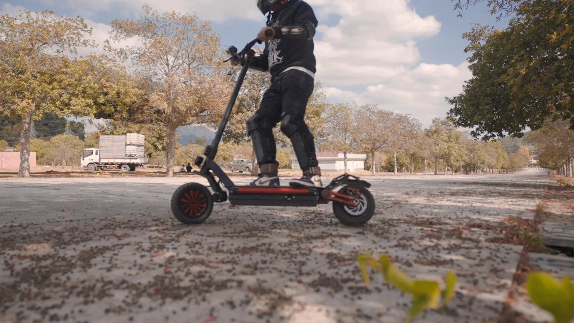 HKM-276947 Dual Motor Electric Scooter - 60V 20Ah, 10-Inch Offroad Tires, 65km/h Speed, Up to 80km Range, Foldable Design