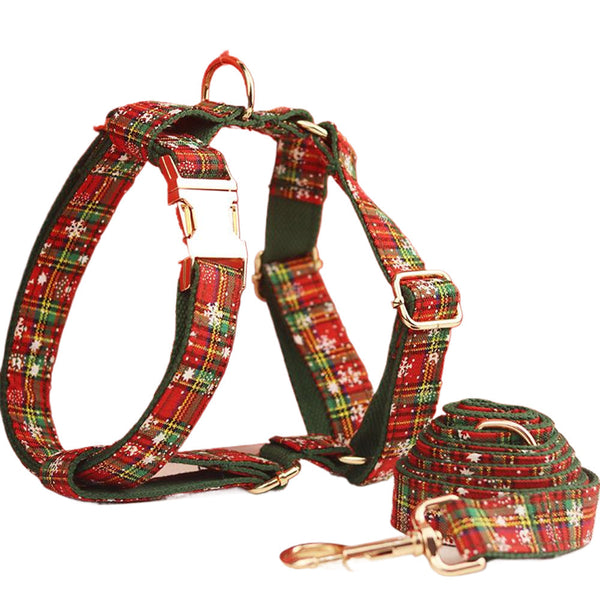 HKM-2803261 Christmas Snowflake Pet Collar Set - Green Background, Includes Collar, Leash, Bow, and Vest