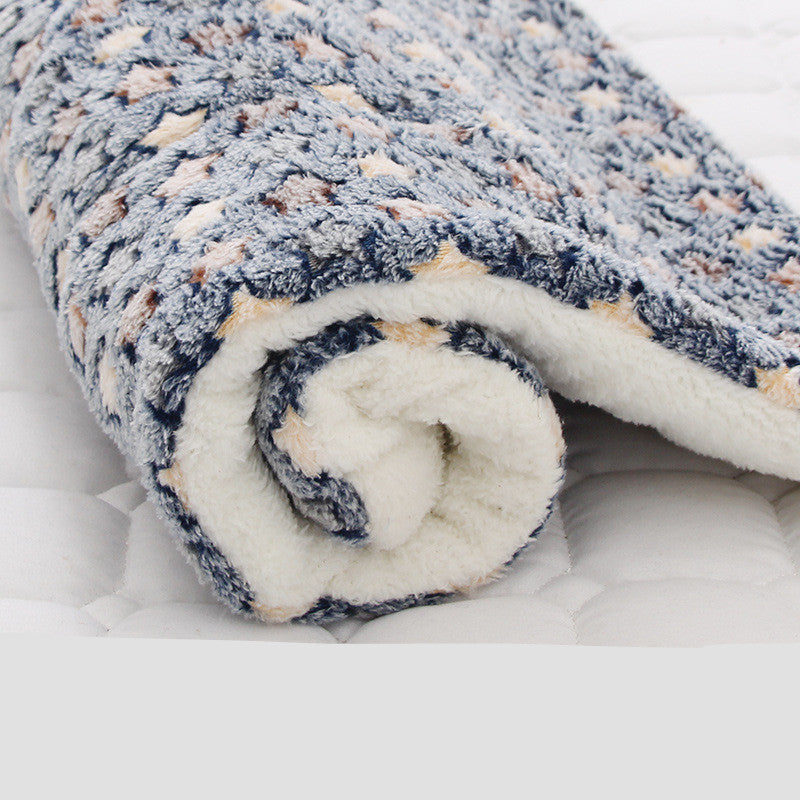 HKM-2836413 Pet Blanket for Cats and Dogs - Soft Coral Fleece, Moisture-Resistant, Non-Slip Design, Machine Washable