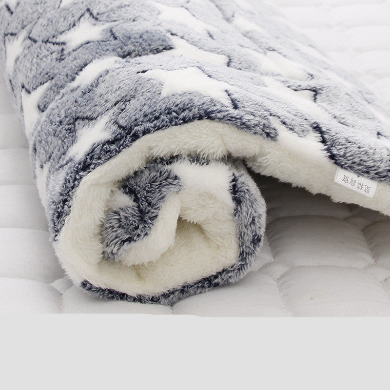HKM-2836413 Pet Blanket for Cats and Dogs - Soft Coral Fleece, Moisture-Resistant, Non-Slip Design, Machine Washable
