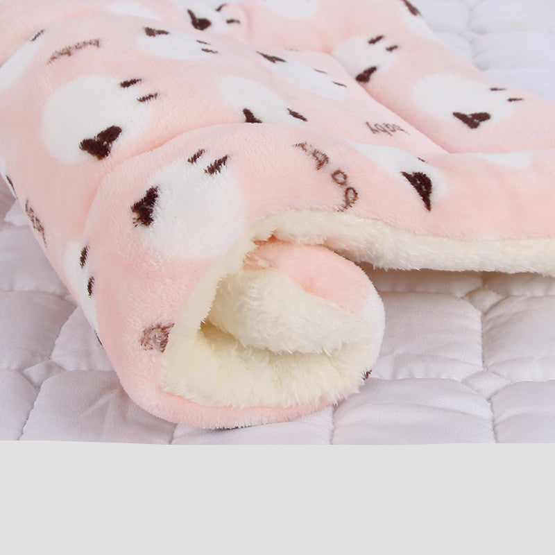 HKM-2836413 Pet Blanket for Cats and Dogs - Soft Coral Fleece, Moisture-Resistant, Non-Slip Design, Machine Washable