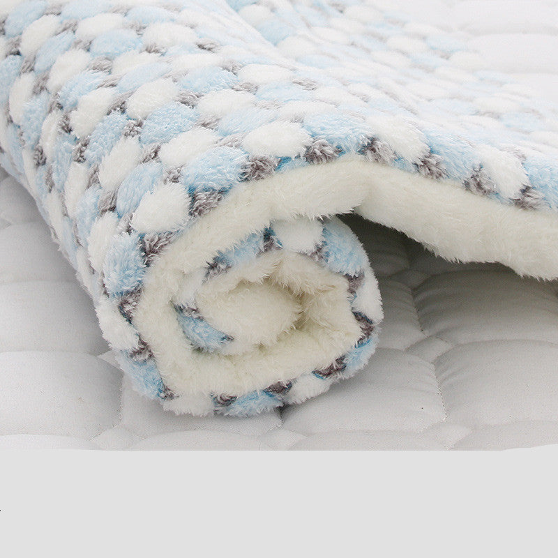 HKM-2836413 Pet Blanket for Cats and Dogs - Soft Coral Fleece, Moisture-Resistant, Non-Slip Design, Machine Washable