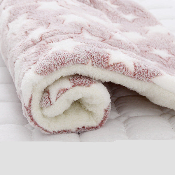 HKM-2836413 Pet Blanket for Cats and Dogs - Soft Coral Fleece, Moisture-Resistant, Non-Slip Design, Machine Washable