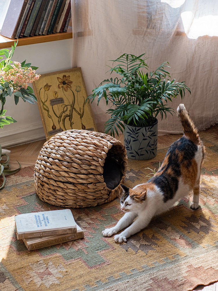 HKM-3461181 Natural Handmade Straw Cat Nest - Breathable, Rustic Design, Water Hyacinth Material