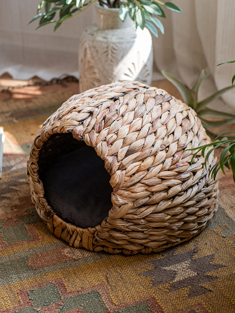 HKM-3461181 Natural Handmade Straw Cat Nest - Breathable, Rustic Design, Water Hyacinth Material