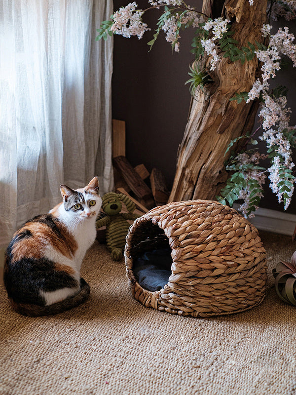 HKM-3461181 Natural Handmade Straw Cat Nest - Breathable, Rustic Design, Water Hyacinth Material