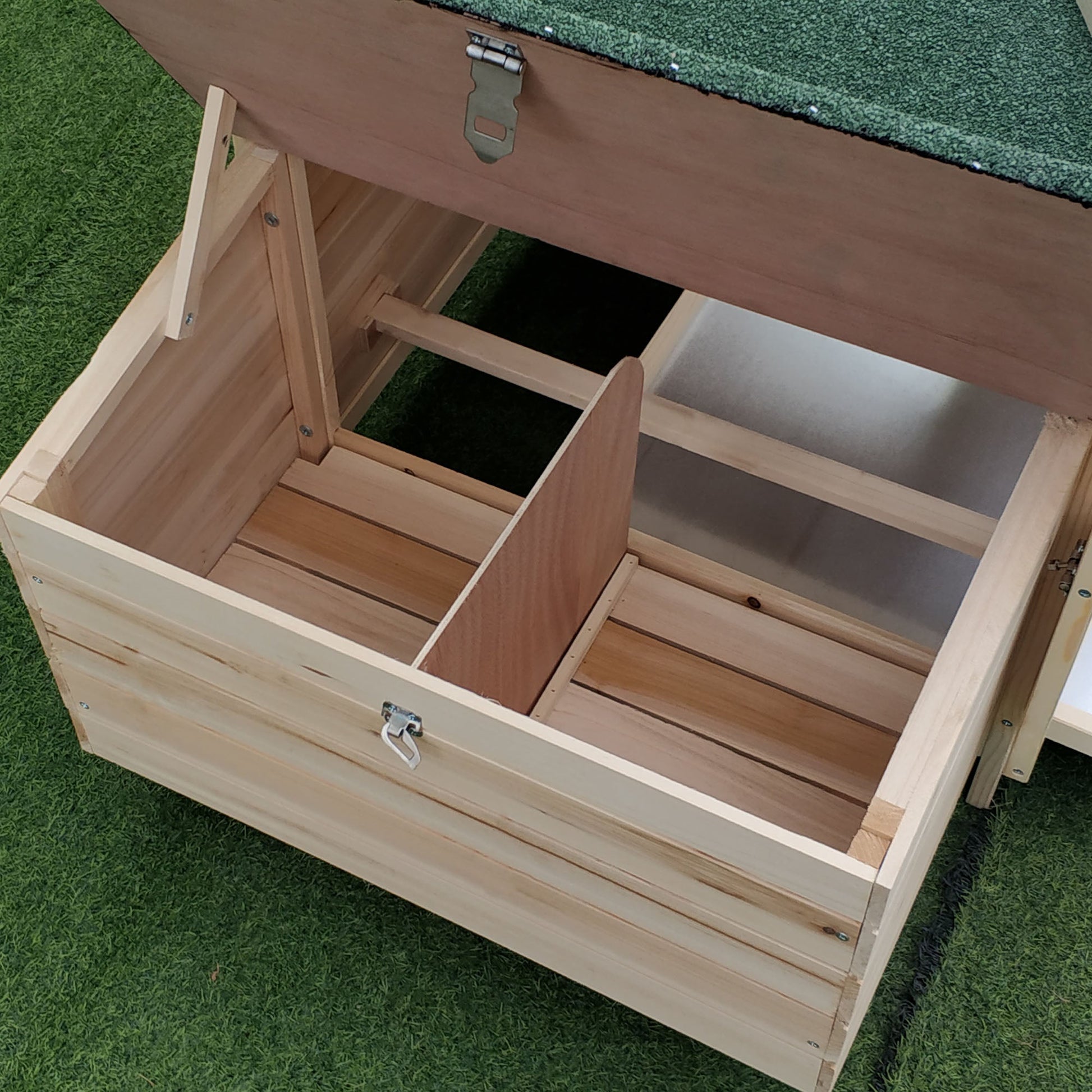 HKM-3466557 Wooden Chicken Coop with Nesting Box and Removable Tray for Backyard Gardening