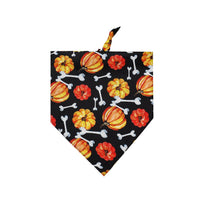 HKM-3580093 Halloween Triangle Dog Bib - Polyester Saliva Towel for Dogs, 70x48x48cm, Various Styles