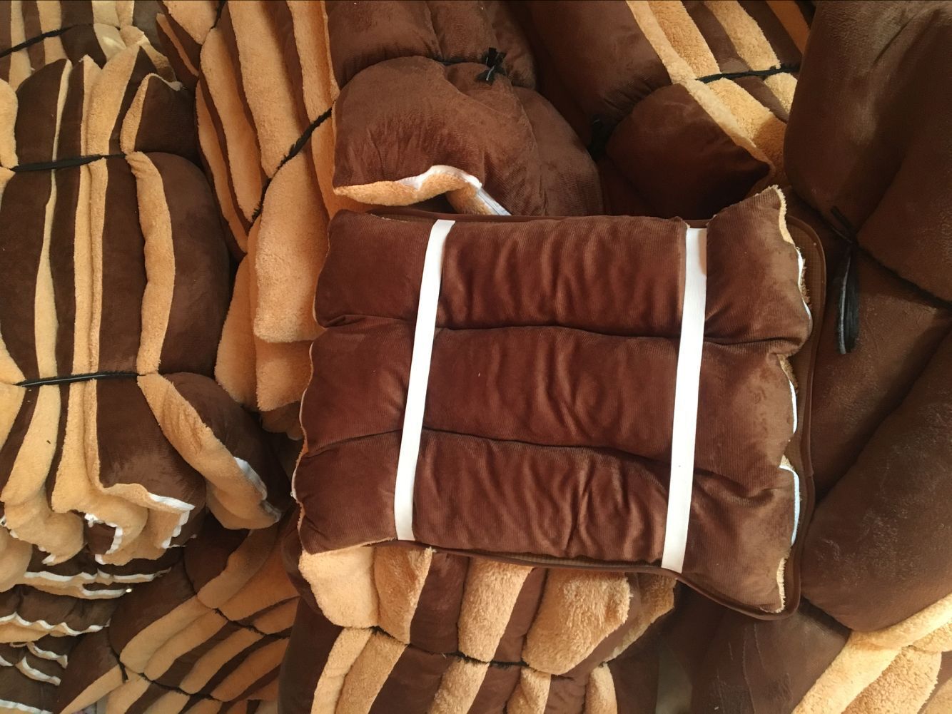 HKM-3609533 Lamb Cashmere Pet Bed - Comfortable and Cozy Mat for Dogs and Cats, Available in Three Sizes