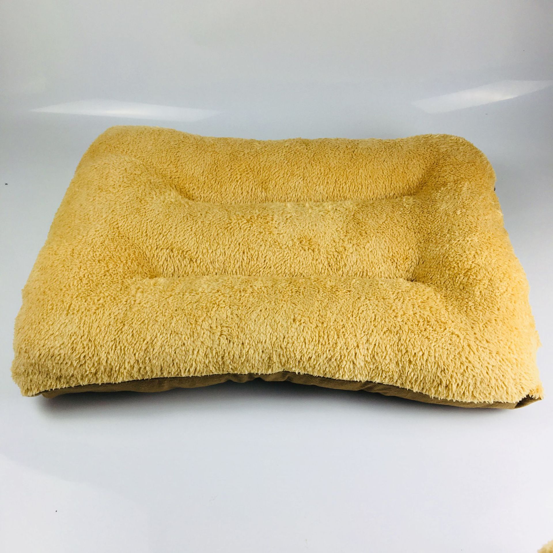 HKM-3609533 Lamb Cashmere Pet Bed - Comfortable and Cozy Mat for Dogs and Cats, Available in Three Sizes