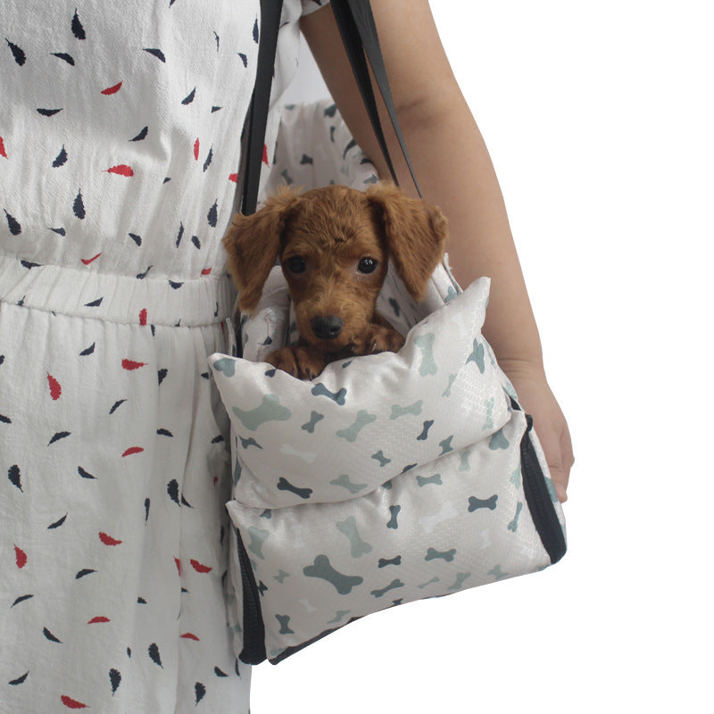 HKM-3626813 Pet Car Safety Seat with Waterproof Bed and Portable Strap - Suitable for Dogs
