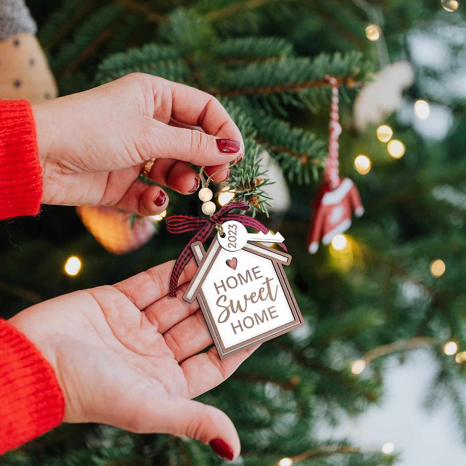 HKM-362835 Three-Dimensional Wooden Christmas House Pendant - 9cm Holiday Decor