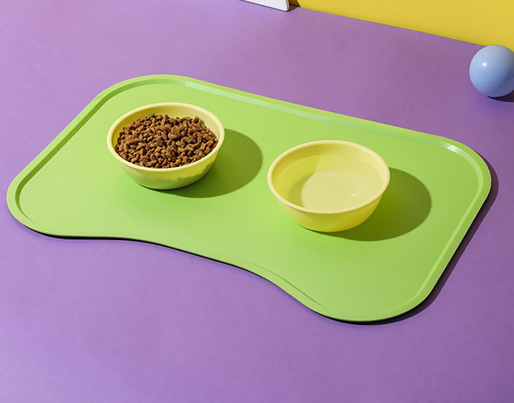 HKM-3655613 Waterproof Silicone Pet Placemat for Dogs and Cats - Easy to Clean Anti-Overflow Design, Available in Green, Pink, Yellow