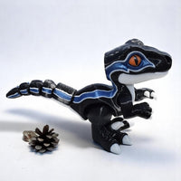 HKM-3670077 Velociraptor Decorative Model with Exquisite Detail and Lifelike Appearance for Dinosaur Enthusiasts and Home Decor