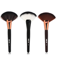 HKM-371667 Large Blush Brush with Wooden Handle and Corrugated Silk Nylon Wool bristles, 21.5cm Size