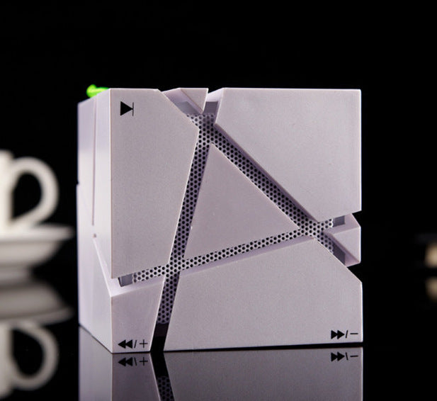 HKM-379987 Creative Rubik's Cube Bluetooth Speaker with Colorful LED Lights, Modern ABS Design