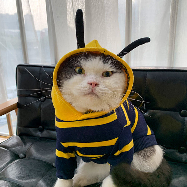 HKM-3801405 Cozy Bee-Themed Plush Hoodie for Bulldogs – Soft Winter Costume Jacket for Pets