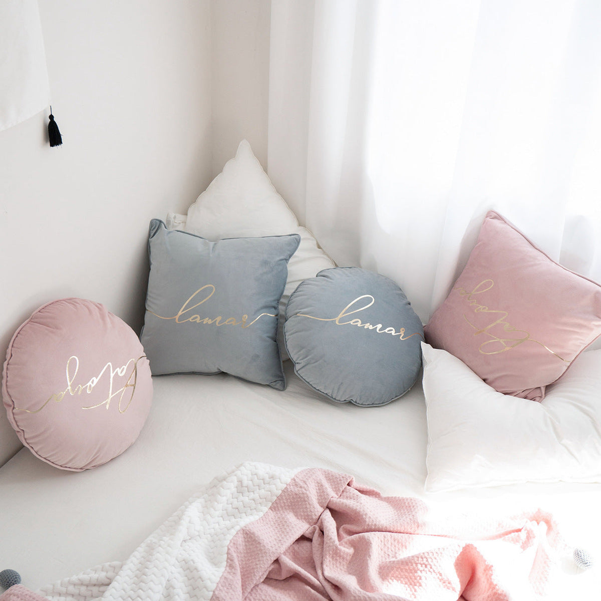 HKM-382099 Nordic Style Heart-Shaped Velvet Cushion Pillow - 45cm Round or 50cm Square Options