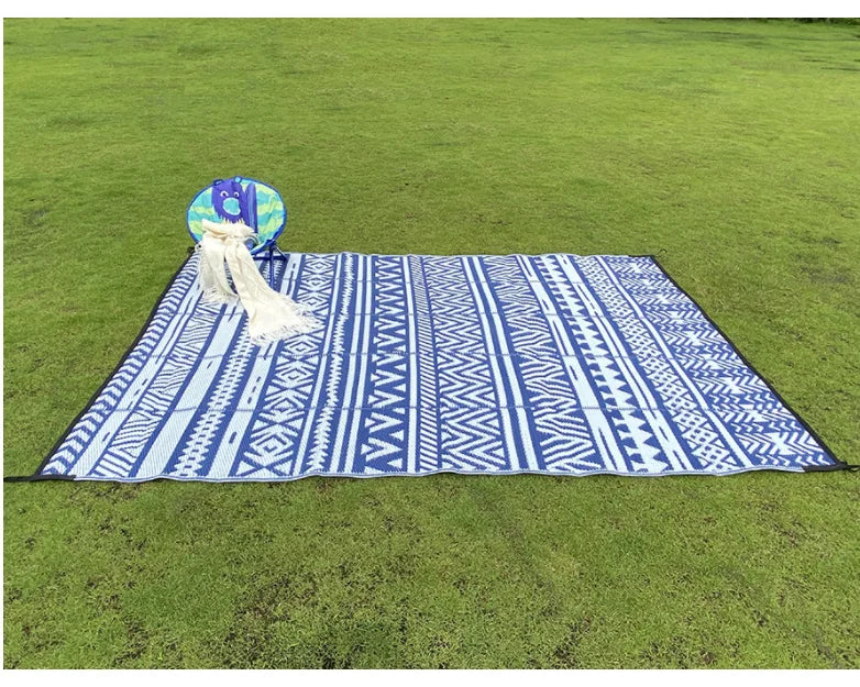 HKM-382163 Black and White Polypropylene RV Mat for Indoor and Outdoor Use