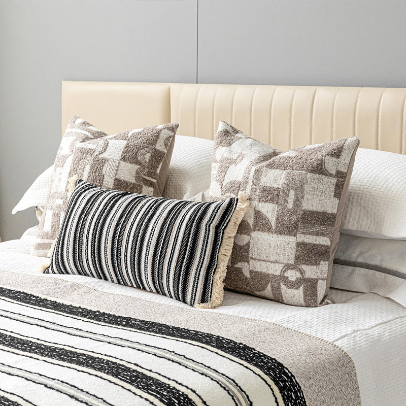 HKM-392019 Black and White Striped Jacquard Bedding Set for 1.5-1.8m Beds - Includes Blanket, Pillowcases, and Cushion Cover
