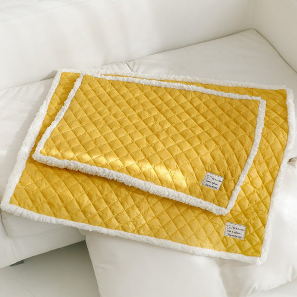 HKM-3956285 Warm Terry Pet Blanket for Cats - Quilted Cushion in Blue, Pink, Yellow, and Gray - Sizes M, L, XL