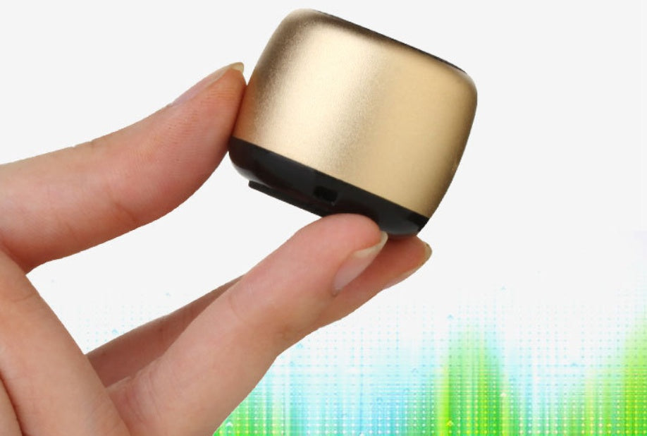 HKM-396947 Portable Bluetooth Speaker with 6-Hour Playtime and 10m Transmission Range - Compact Plastic Design with Accessories