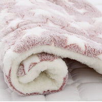 HKM-4083773 Four Seasons Universal Pet Mat - Flannel & Lamb Wool Cozy Bed for Small Animals