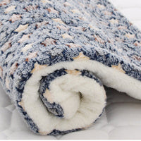 HKM-4083773 Four Seasons Universal Pet Mat - Flannel & Lamb Wool Cozy Bed for Small Animals