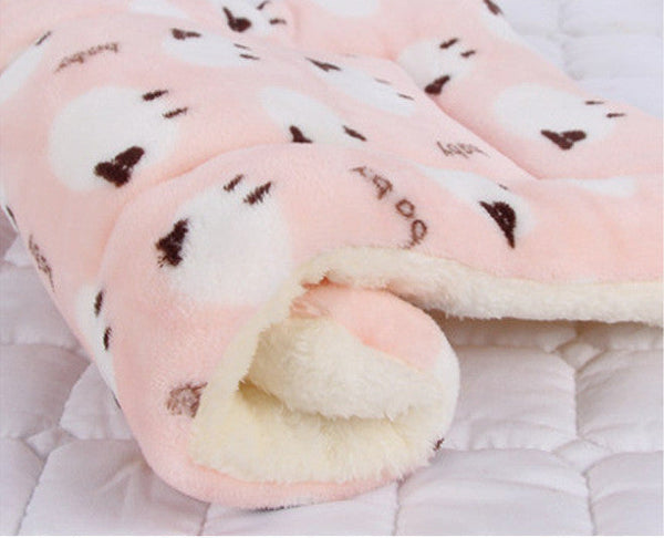 HKM-4083773 Four Seasons Universal Pet Mat - Flannel & Lamb Wool Cozy Bed for Small Animals