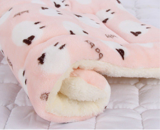 HKM-4083773 Four Seasons Universal Pet Mat - Flannel & Lamb Wool Cozy Bed for Small Animals