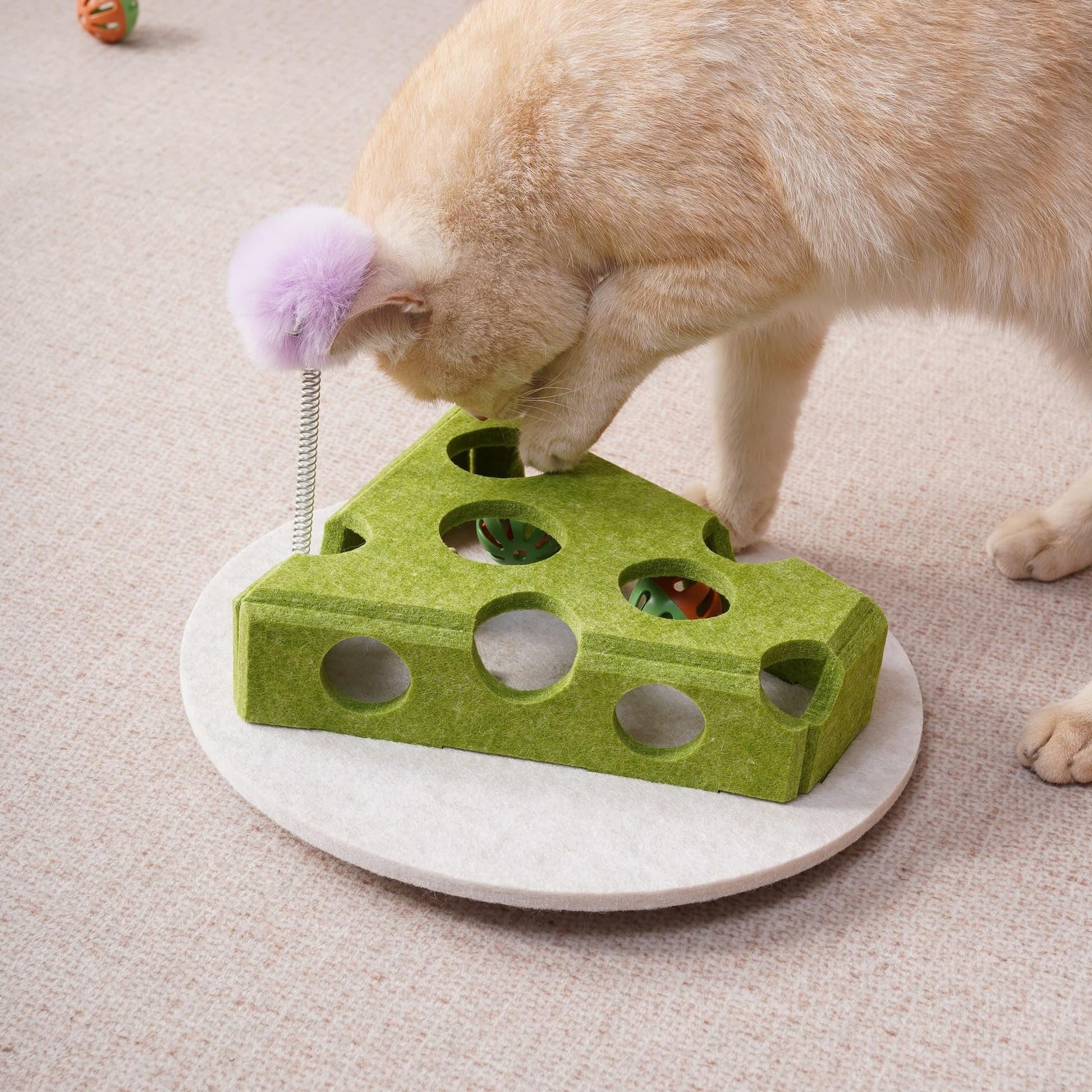HKM-4200125 Interactive Cat Puzzle Toy with Suction Cup Base and Spring Teaser for Engaging Solo Play