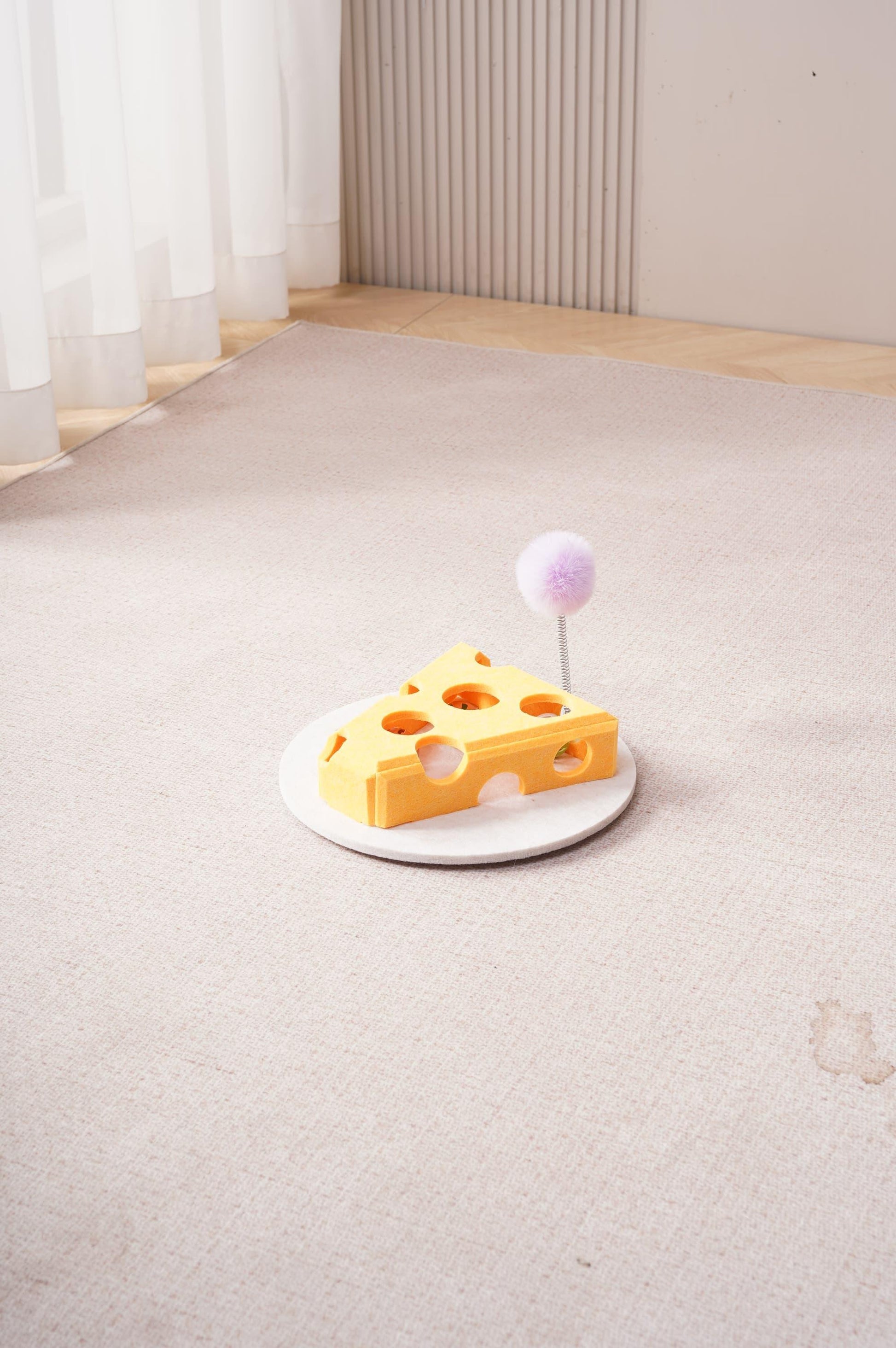 HKM-4200125 Interactive Cat Puzzle Toy with Suction Cup Base and Spring Teaser for Engaging Solo Play