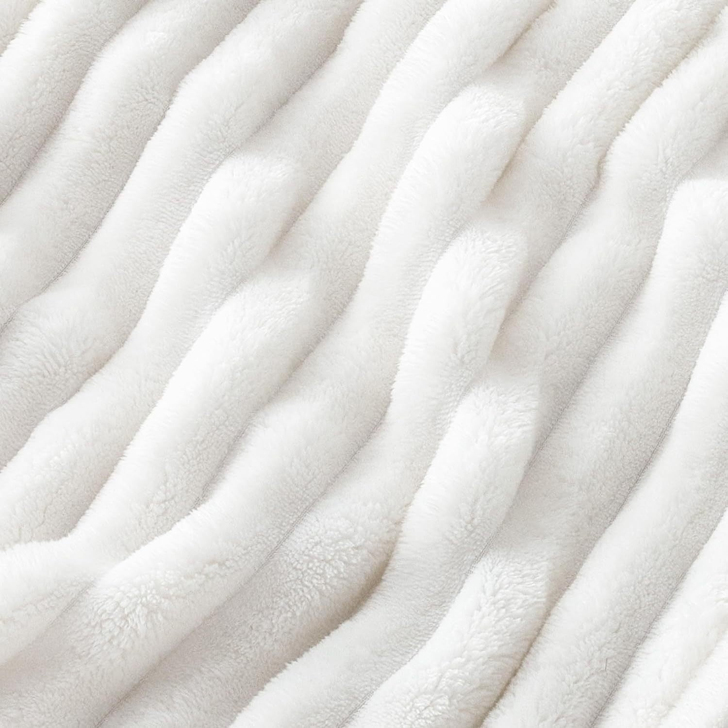 HKM-421331 Plush Soft Large Bedding Blanket in Modern Simple Style