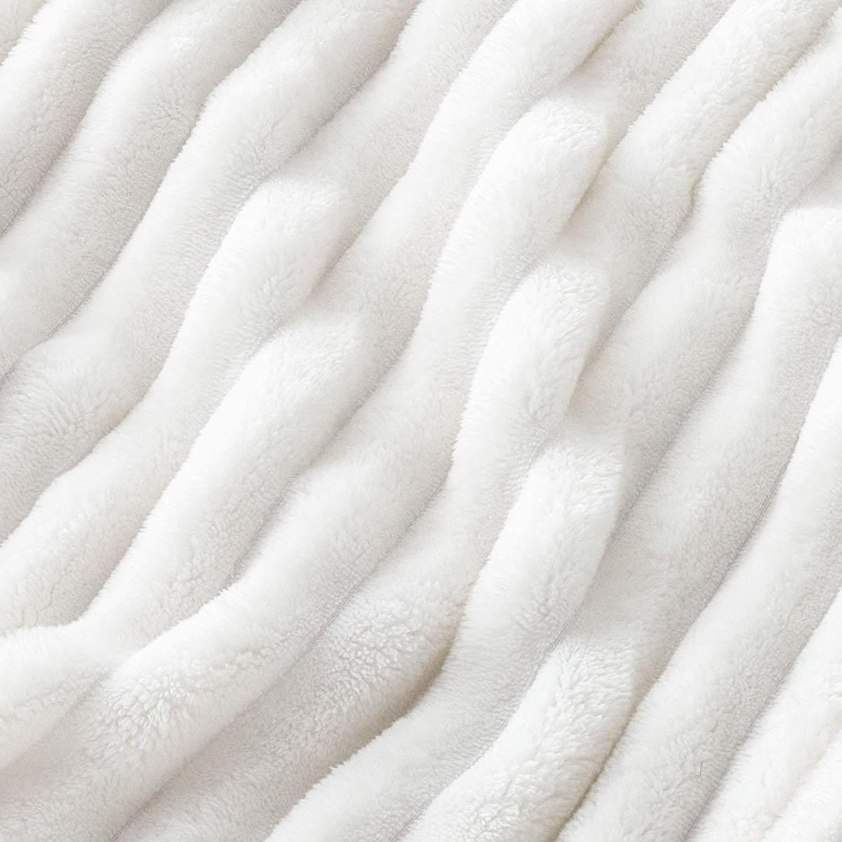 HKM-421331 Plush Soft Large Bedding Blanket in Modern Simple Style