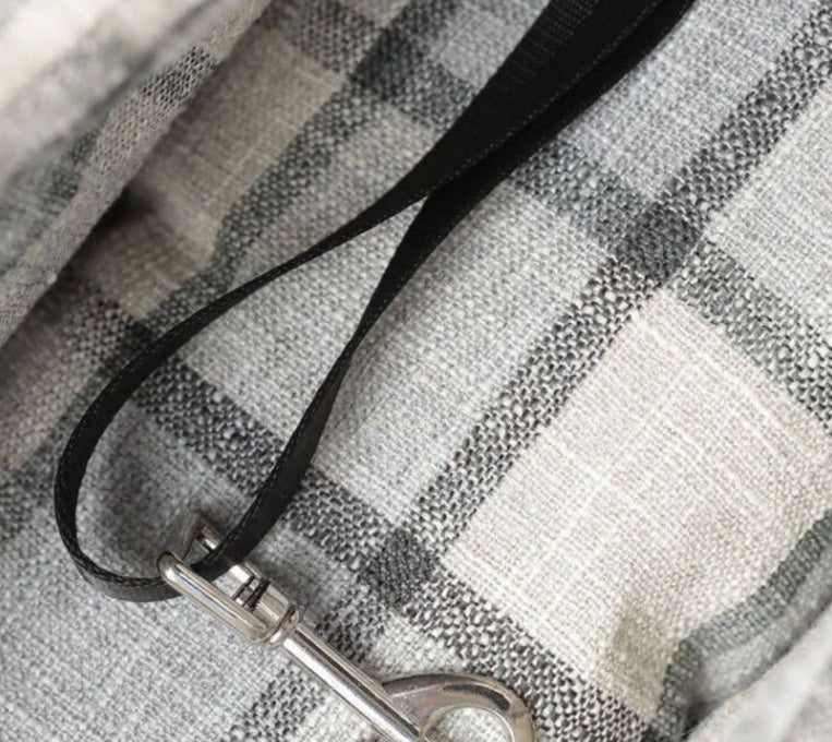 HKM-4240061 Breathable Travel Pet Bag with Mesh Strap and Plaid or Blue Ribbon Design