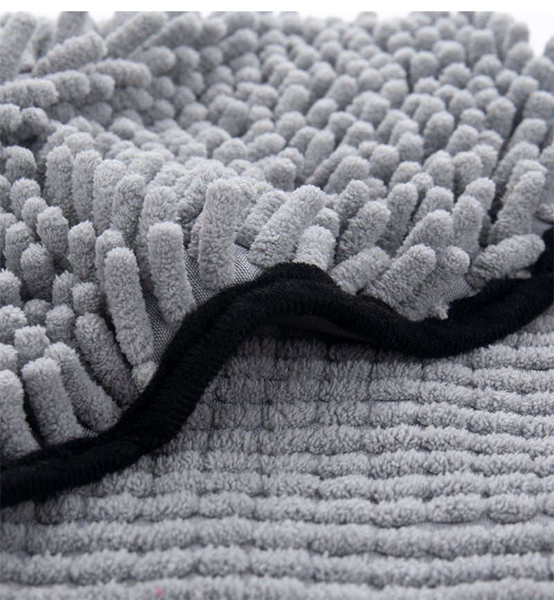 HKM-4281789 Super Absorbent Microfiber Towel for Dogs and Cats ¨C Quick-Drying Pet Bathrobe with Double Pockets, Chenille Material, 62x23cm