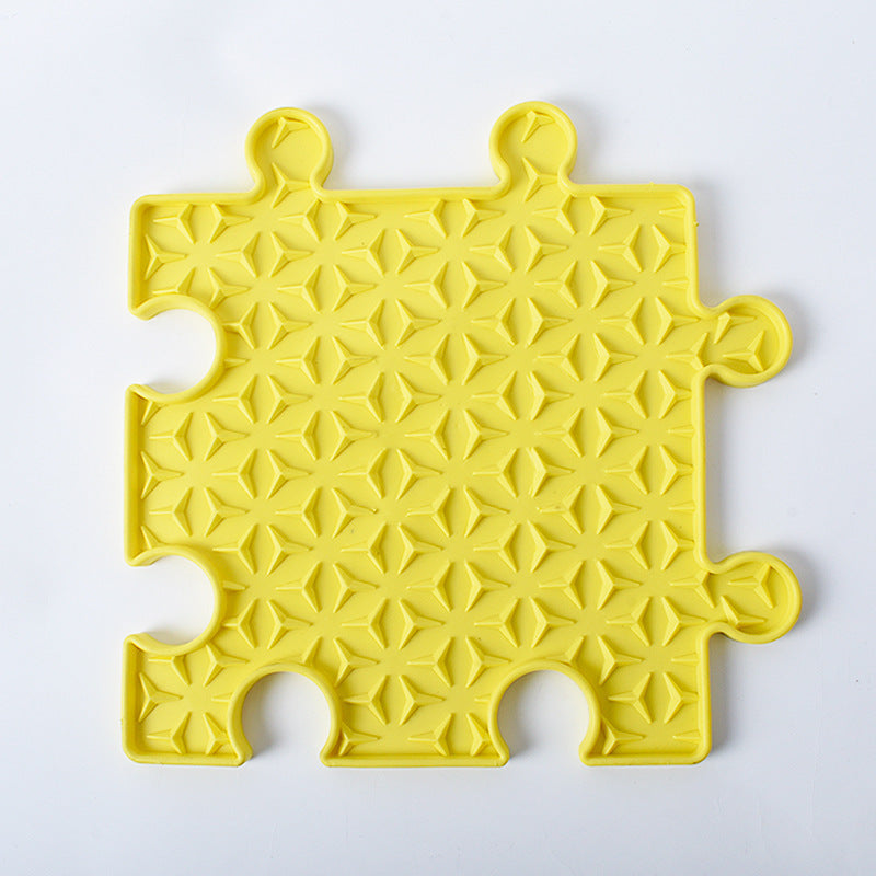 HKM-433555 Pet Silica Gel Lick Mat with Suction Cups - Available in Red, Yellow, Green, and Blue