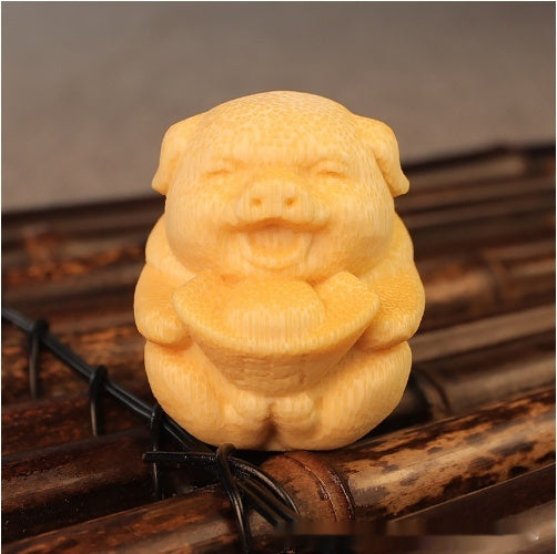 HKM-437075 Cute Solid Bamboo Pig Carving Ornament for Gifts and Decor