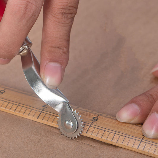 HKM-439123 Crimping Wheel Tool with Wooden Handle for Paper, Fabric, and Leather
