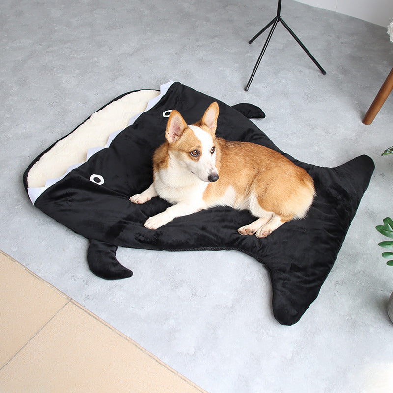 HKM-4411453 Removable and Washable Pet Kennel with Plush Warmth in Green, Blue, and Black Shark Designs